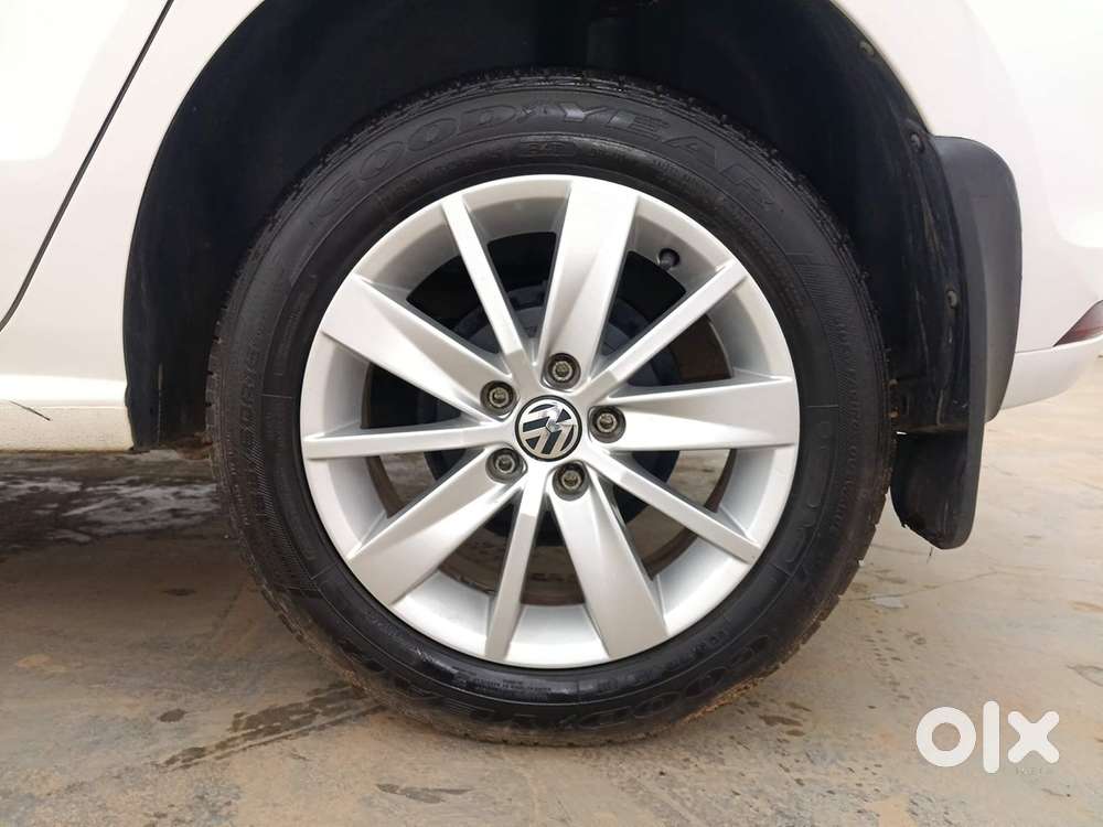 Volkswagen Polo Petrol Highline 1.2l, 2016, Petrol