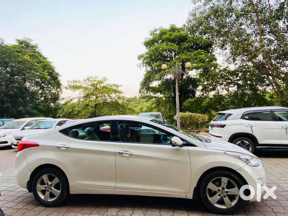 Hyundai Elantra 1.8 Sx Mt, 2015, Petrol