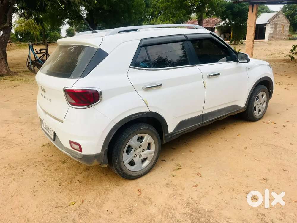 Hyundai Venue 1.2 E 2021 Manual Petrol