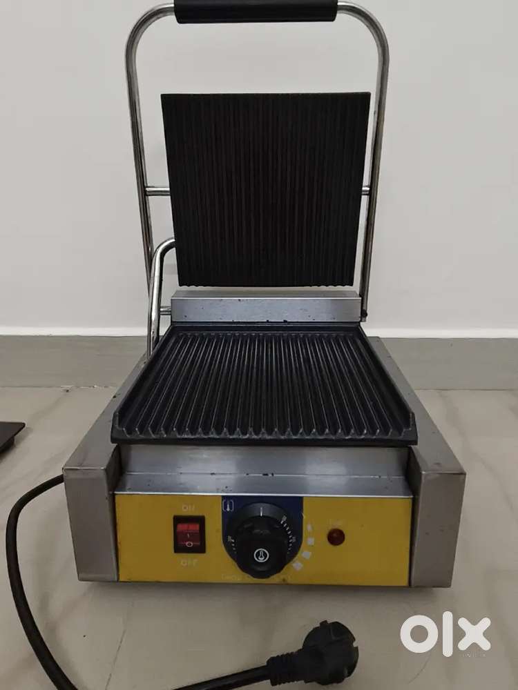 SANDWICH GRILL MACHINE