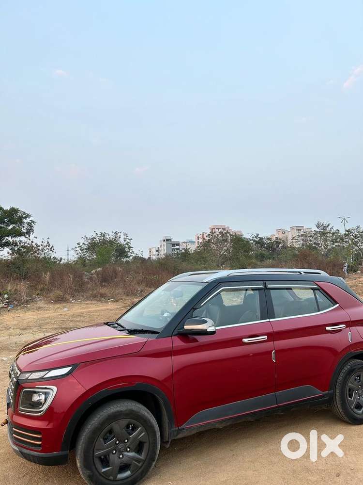 Hyundai Venue 2023 Petrol Well Maintained
