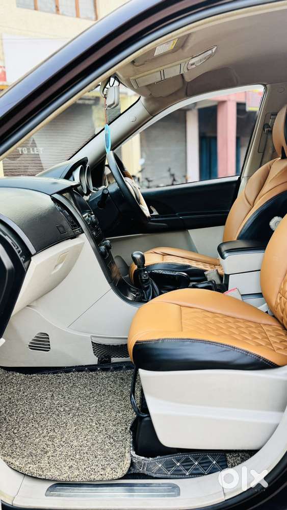 Mahindra Xuv500 W8, 2016