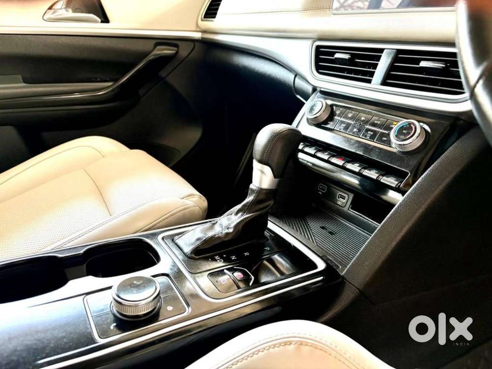 Mahindra Xuv700 Ax7 Luxury Pack Awd, 2023, Diesel