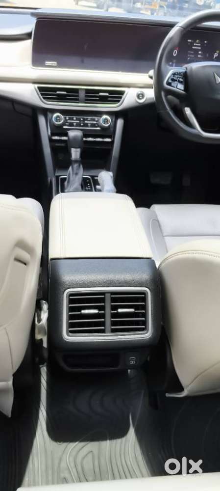 Mahindra Xuv700 2.2 Ax 7 Diesel At Str, 2022, Diesel
