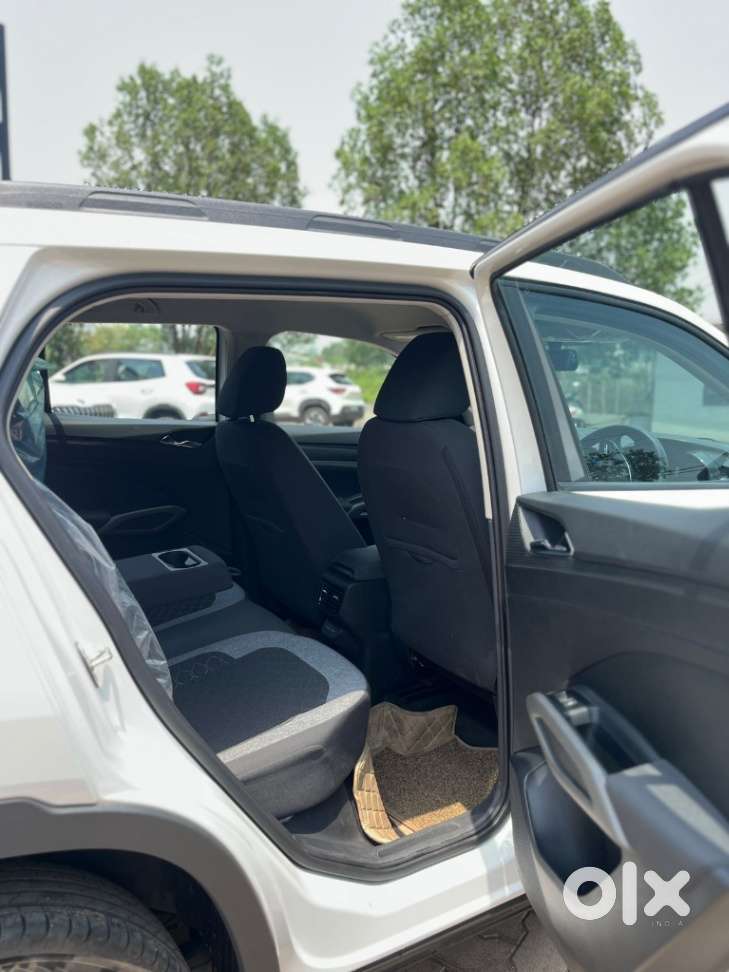 Skoda Kylaq Signature, 2025, Petrol