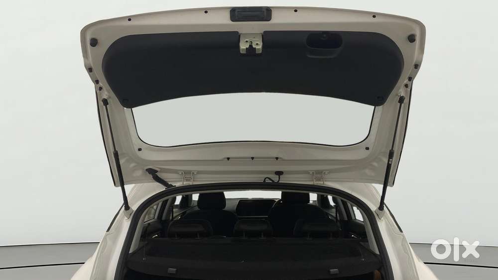 Hyundai New I20 1.2 Asta (o) Ivt, 2023, Petrol