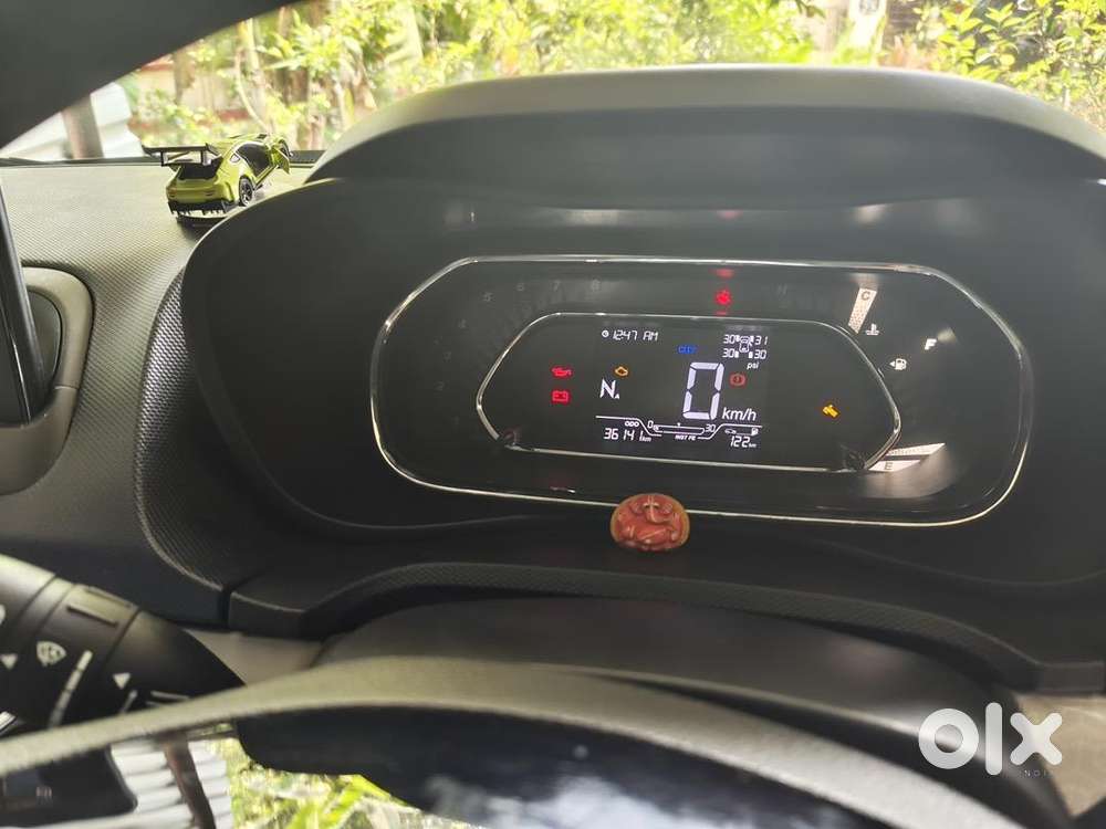 Tata Nexon Xza+ (dec 2022  Petrol  Automatic)