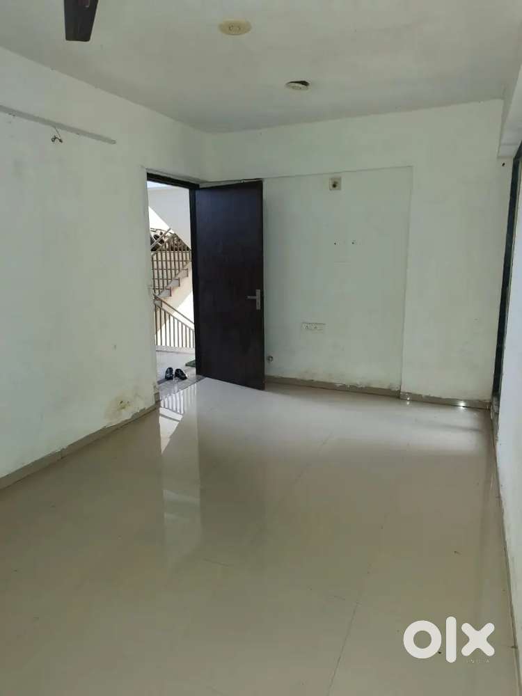 Bhk Big size 90 var flat for sale For Sale: Houses