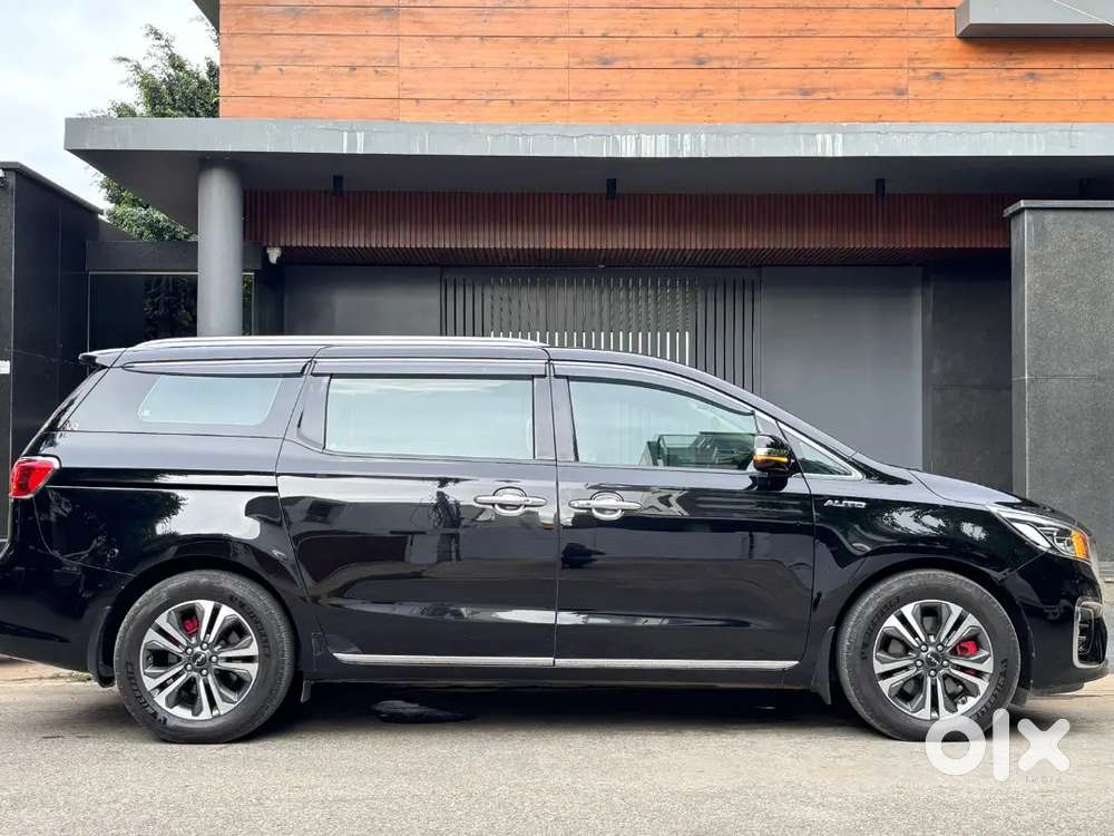 Kia Carnival Limousine Plus 2022 Diesel 71000 Km Driven