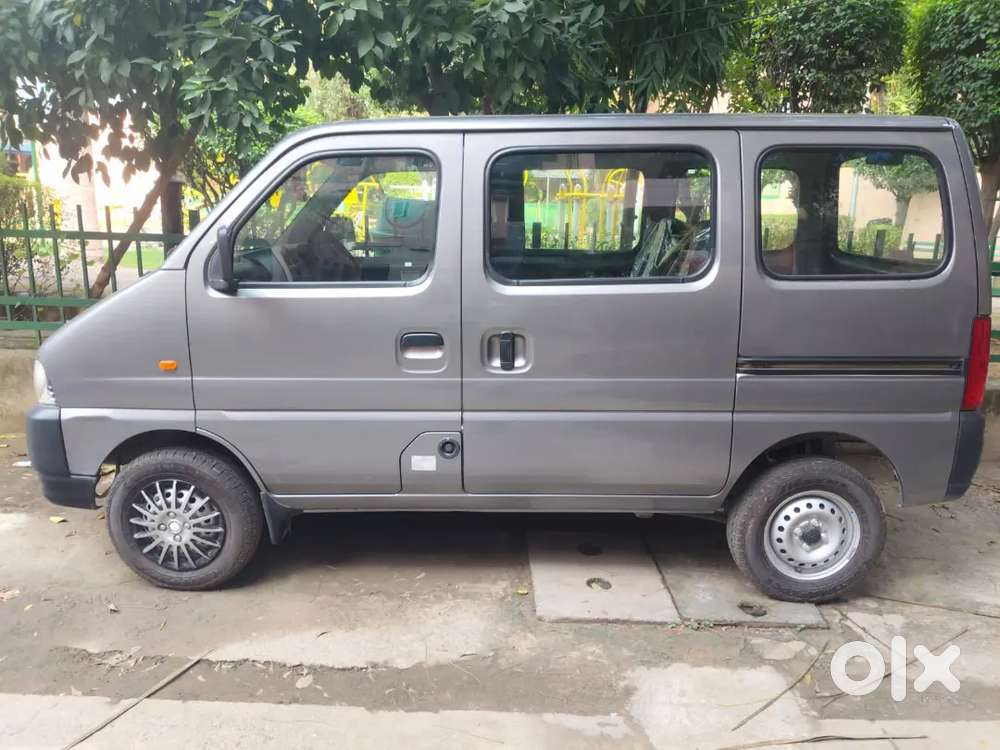 Maruti Suzuki Eeco 2025 Cng & Hybrids 1300 Km Driven