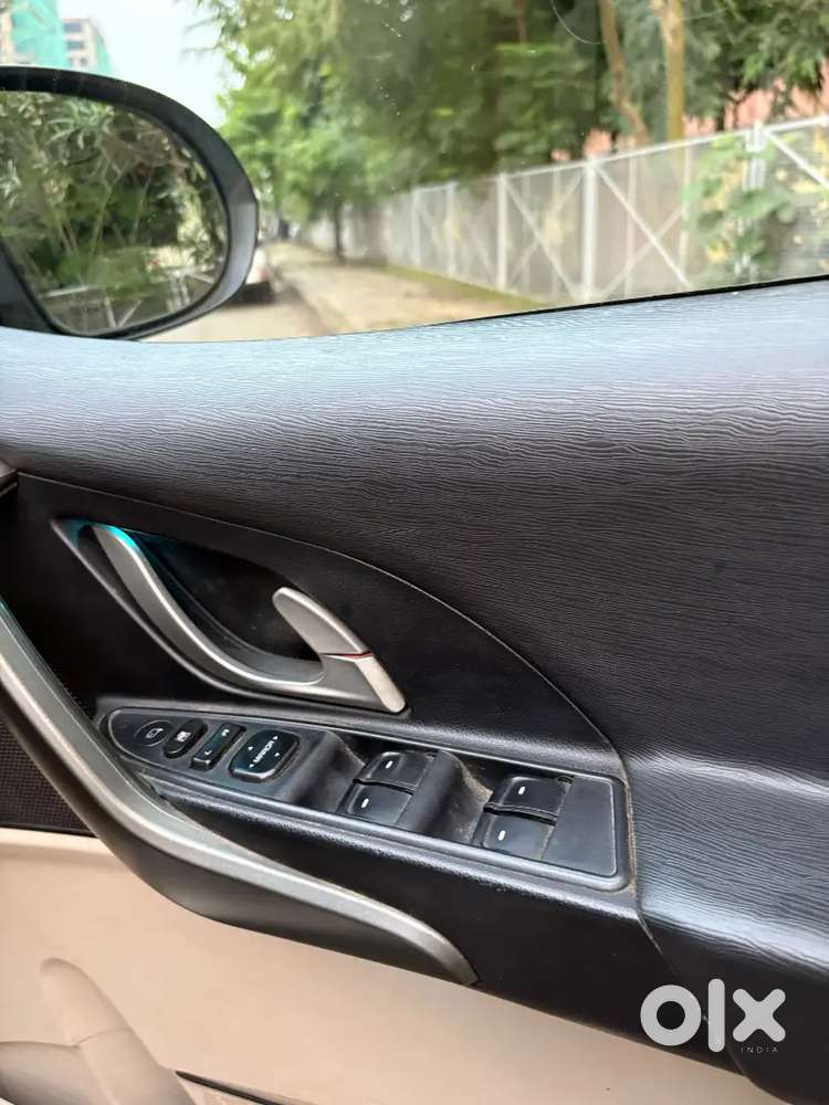 Mahindra Xuv500 W10 2.2 M Hawk Bs-iv Of 2017 Dec Well Maintained Car