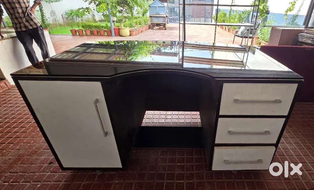 Office table size 2.5*5 feet with 8mm glass top...