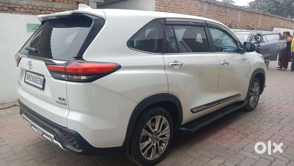Toyota Innova Hycross 2023