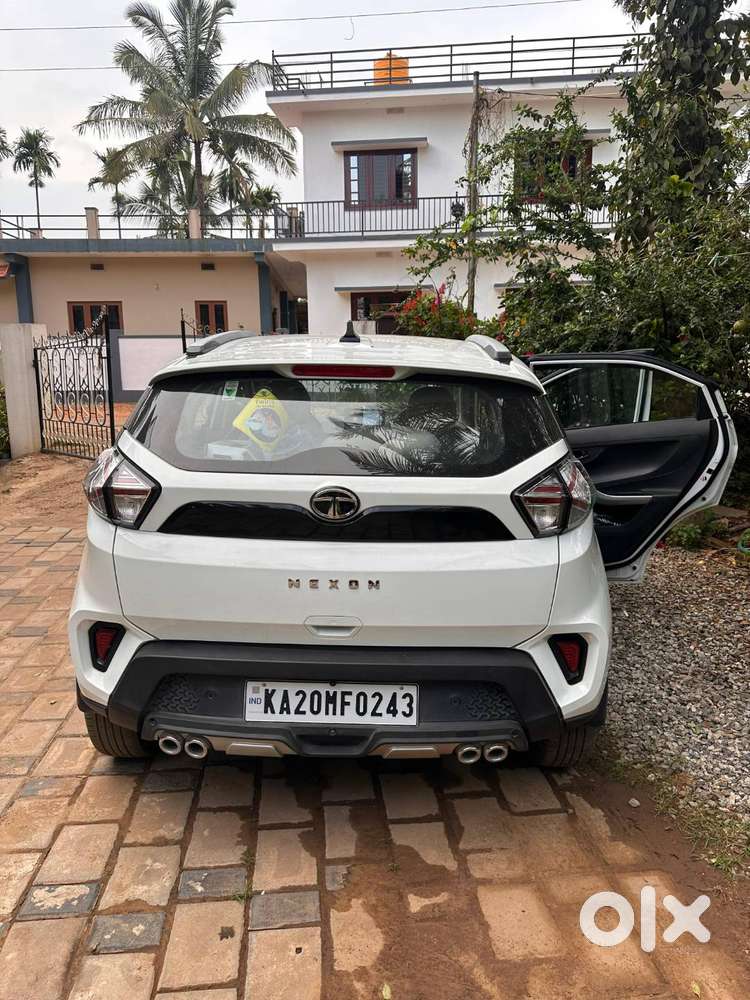 Tata Nexon Xm (sunroof) - Petrol