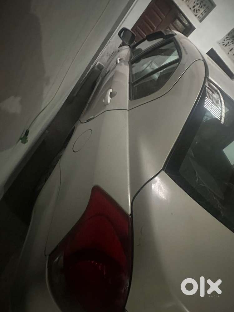 Maruti Suzuki Dzire 2011