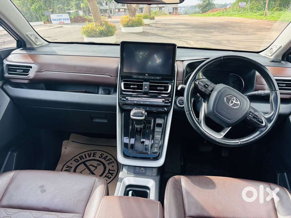 Toyota Innova Hycross 2.0 Zx (o) Hybrid 7 Str, 2023, Petrol
