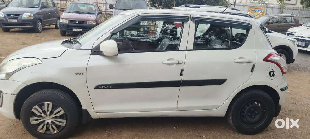 Maruti Suzuki Swift Vxi Abs Bsiv, 2016, Petrol