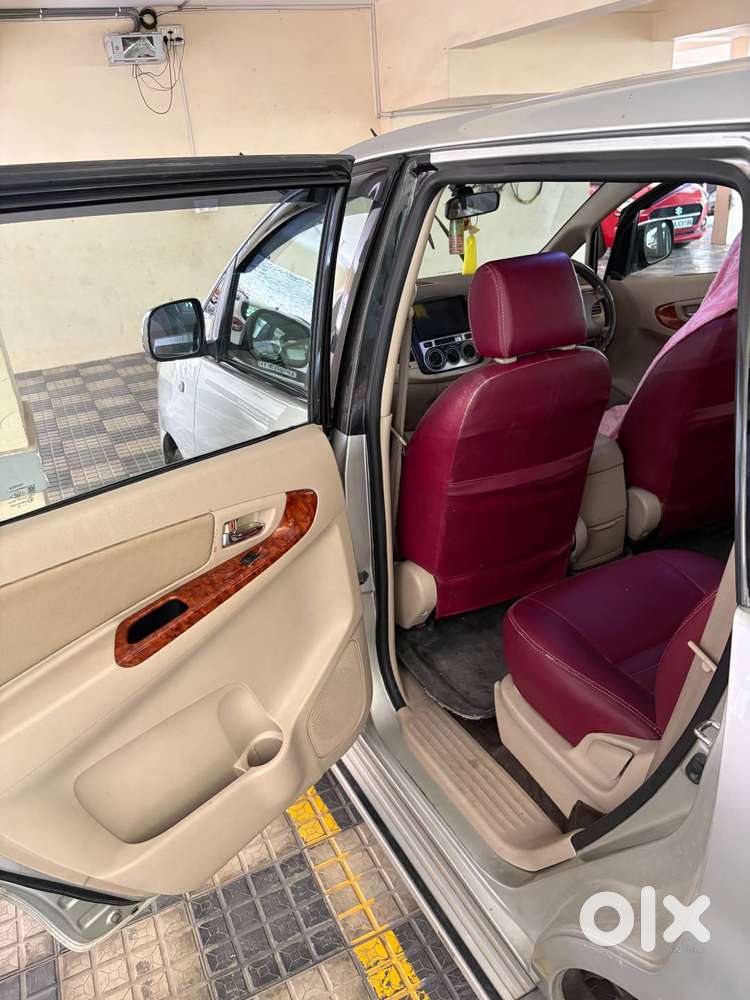 Toyota Innova 2.5v (2007)  Rc Valid May 2028  Showroom Track Record