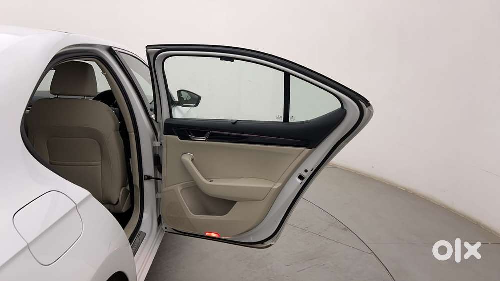 Skoda Superb 2.0 L&k Tsi At, 2021, Petrol