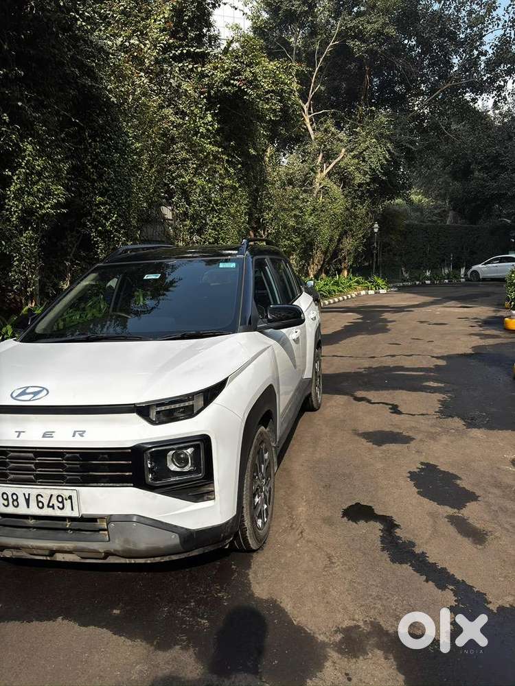 Hyundai Exter Amt Dual Tone White Sunroof  8500 Kms  Less Than 1 Yr