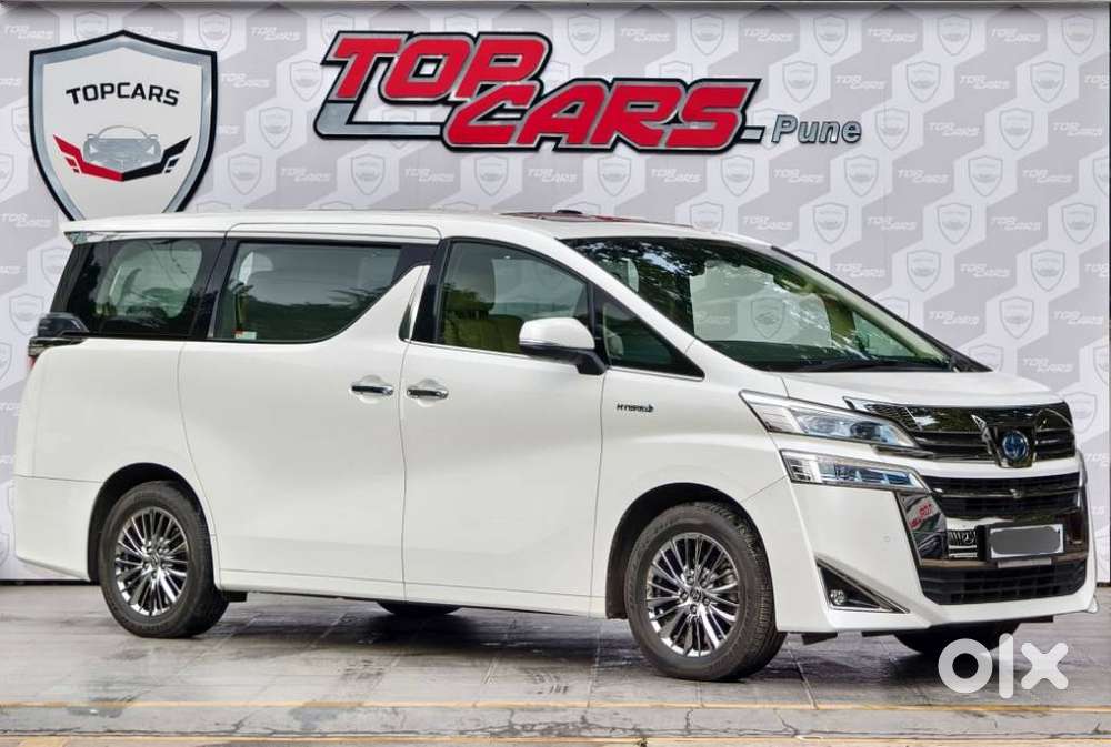 Toyota Vellfire 2.5 Executive Lounge, 2022, Cng & Hybrids