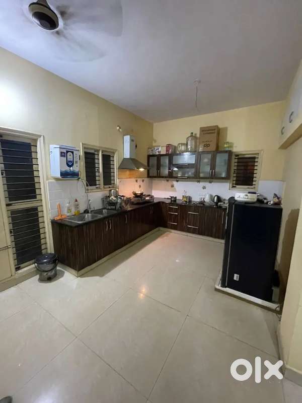 A0986/HSR/Semi Furnished 3bhk available for Rent
