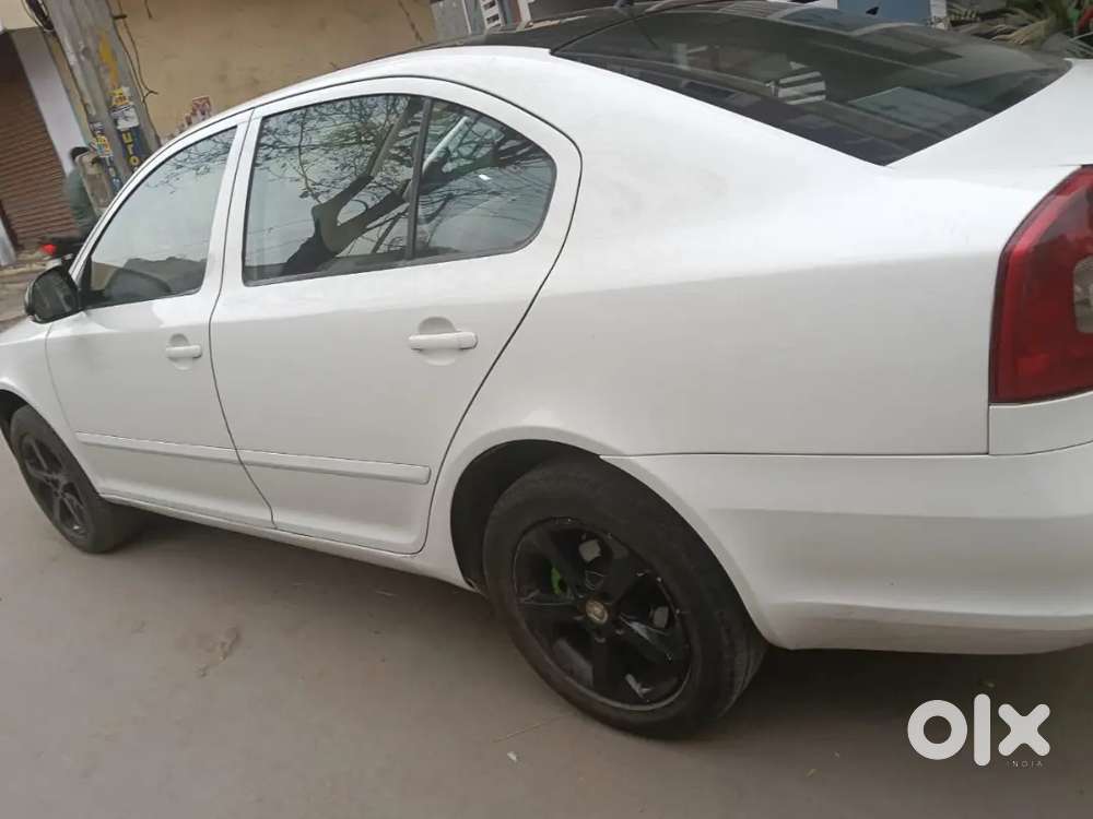 Skoda Laura Ambiente 2012 Diesel Manual Second Owner