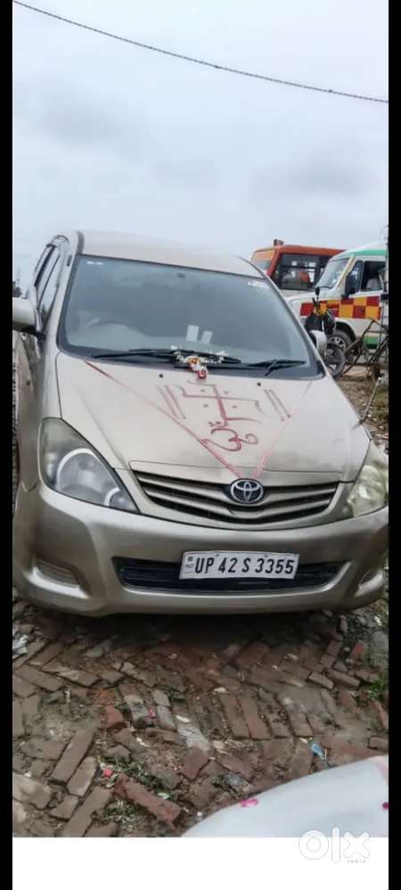 Toyota Innova Hycross