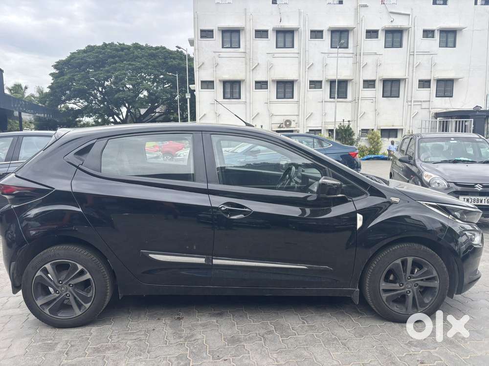 Tata Altroz 1.2 Xz Plus Dark Edition, 2022, Petrol