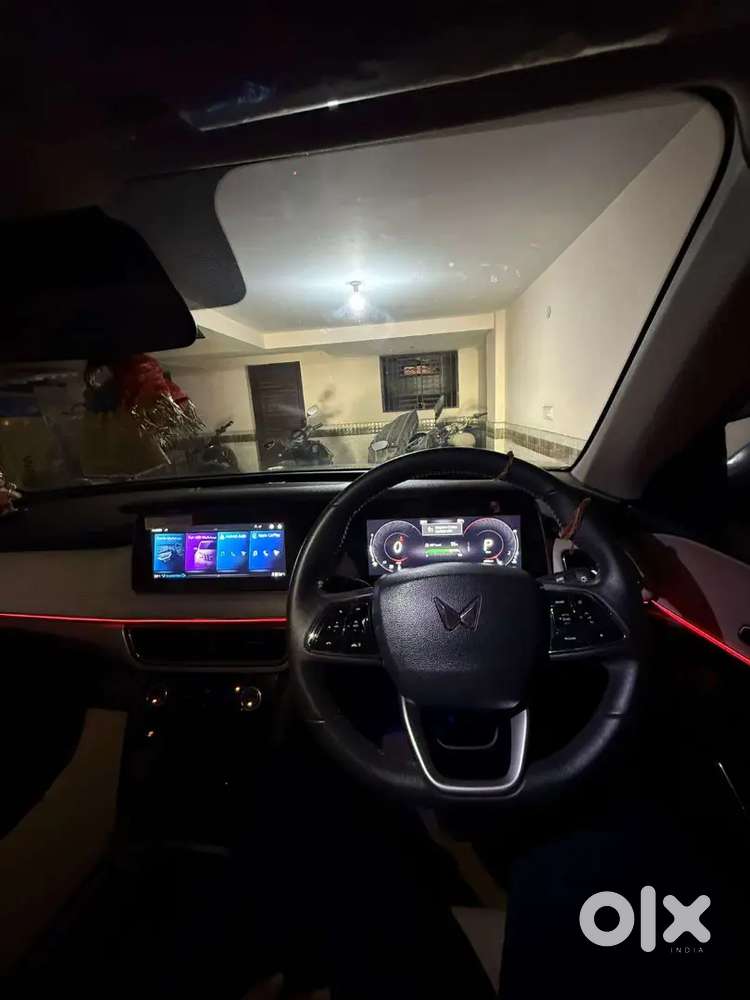 Mahindra Xuv700 Ax7 2024