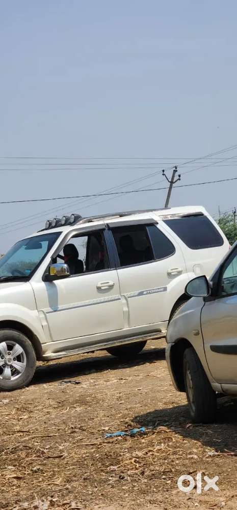 Tata Safari Storme 2015