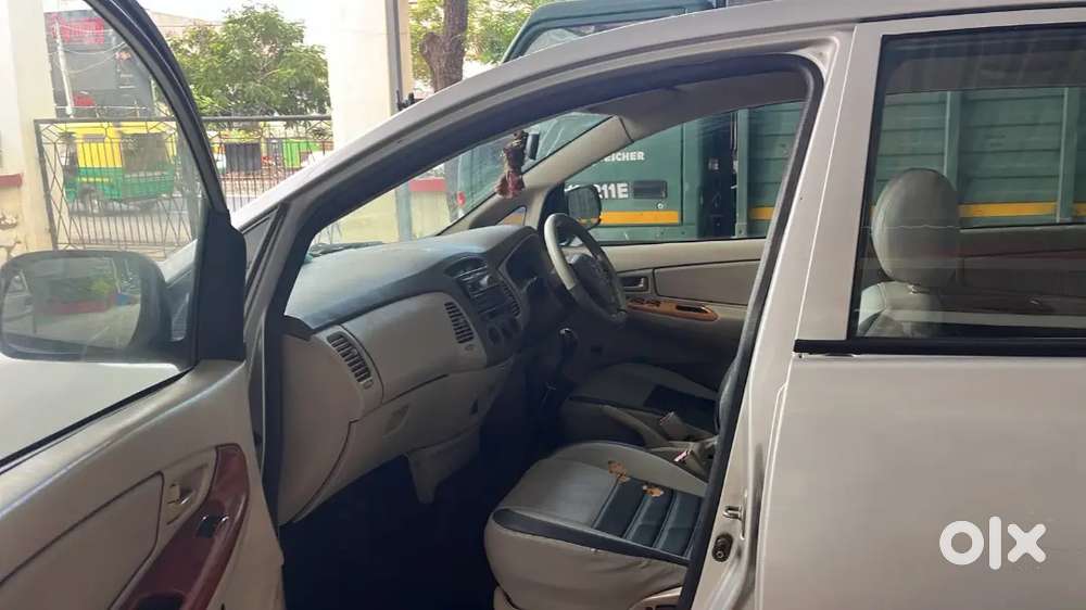 Toyota Innova Hycross 2005 Variant 7s