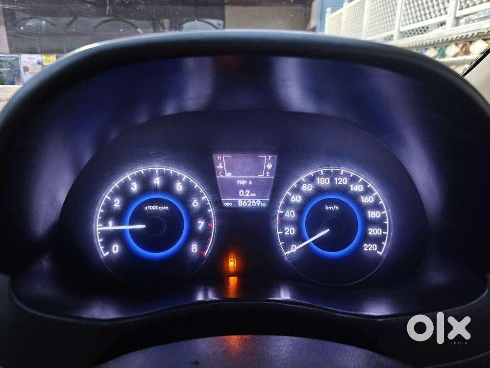 Hyundai Verna Fluidic 1.6 Vtvt Sx Opt, 2014, Petrol