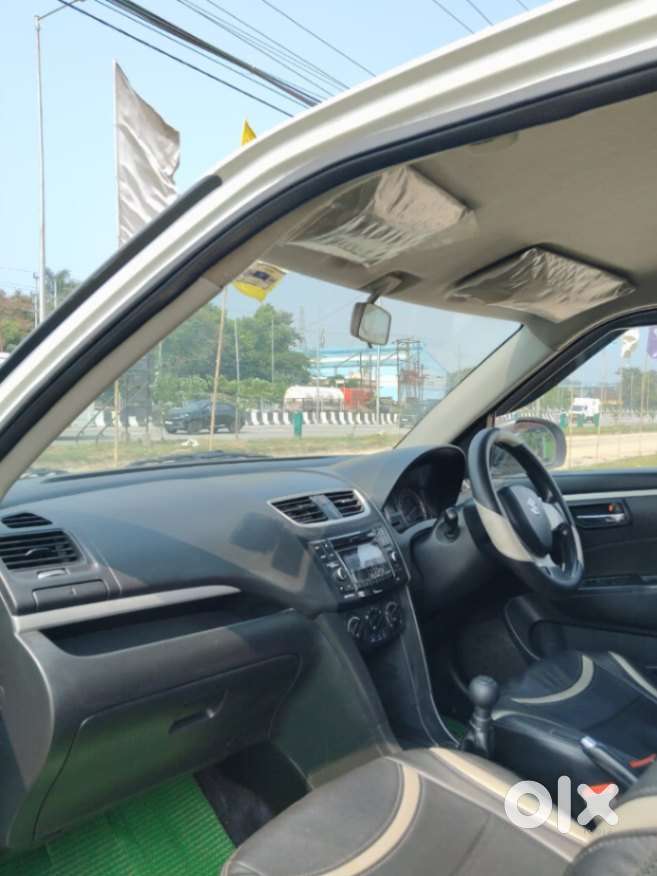 Maruti Suzuki Swift Vxi Abs Bsiv, 2017, Petrol