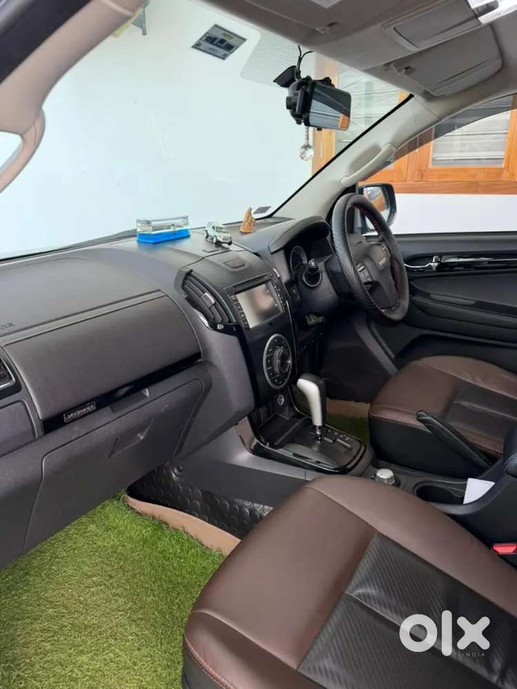 Isuzu V-cross Prestige 2021