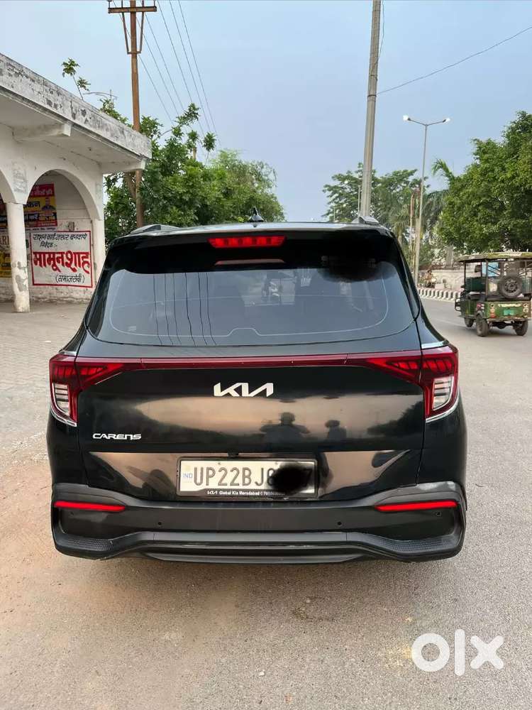 Kia Carens Base Model Petrol And Cng Good Condition