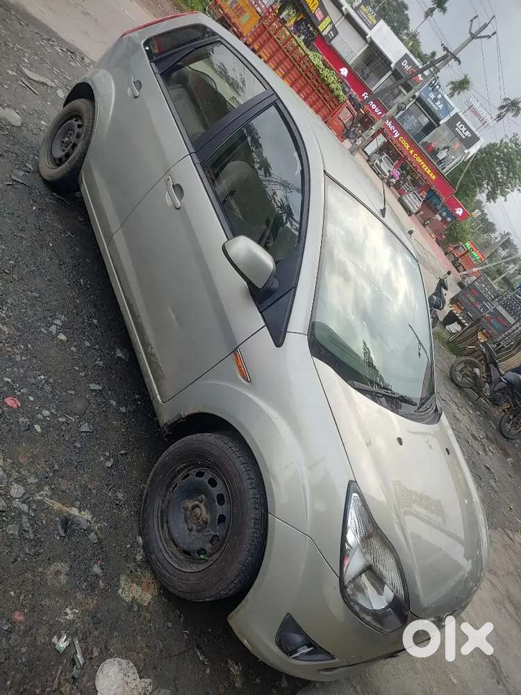Ford Figo 1.2 Trend Petrol 2012