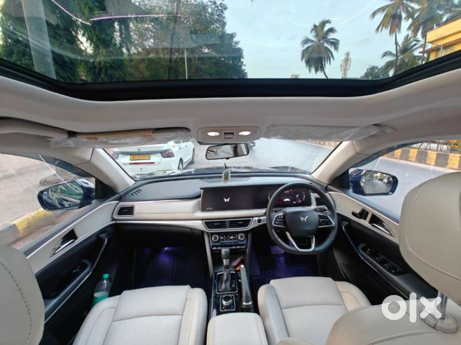 Mahindra Xuv700 2.0 Ax 7 Petrol At Str, 2023, Petrol