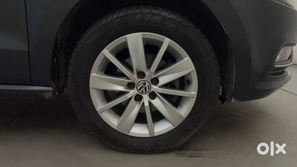Volkswagen Polo Petrol Highline 1.2l, 2016, Petrol