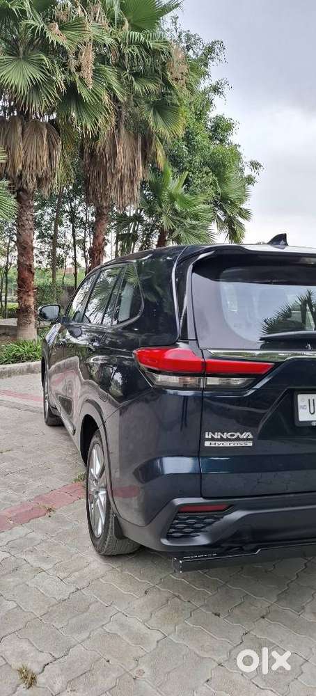Toyota Innova Hycross 2.0 Zx Hybrid 7 Str, 2024, Petrol