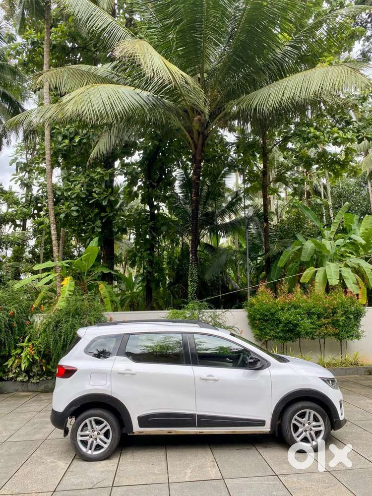 Renault Triber Rxz, 2022, Petrol