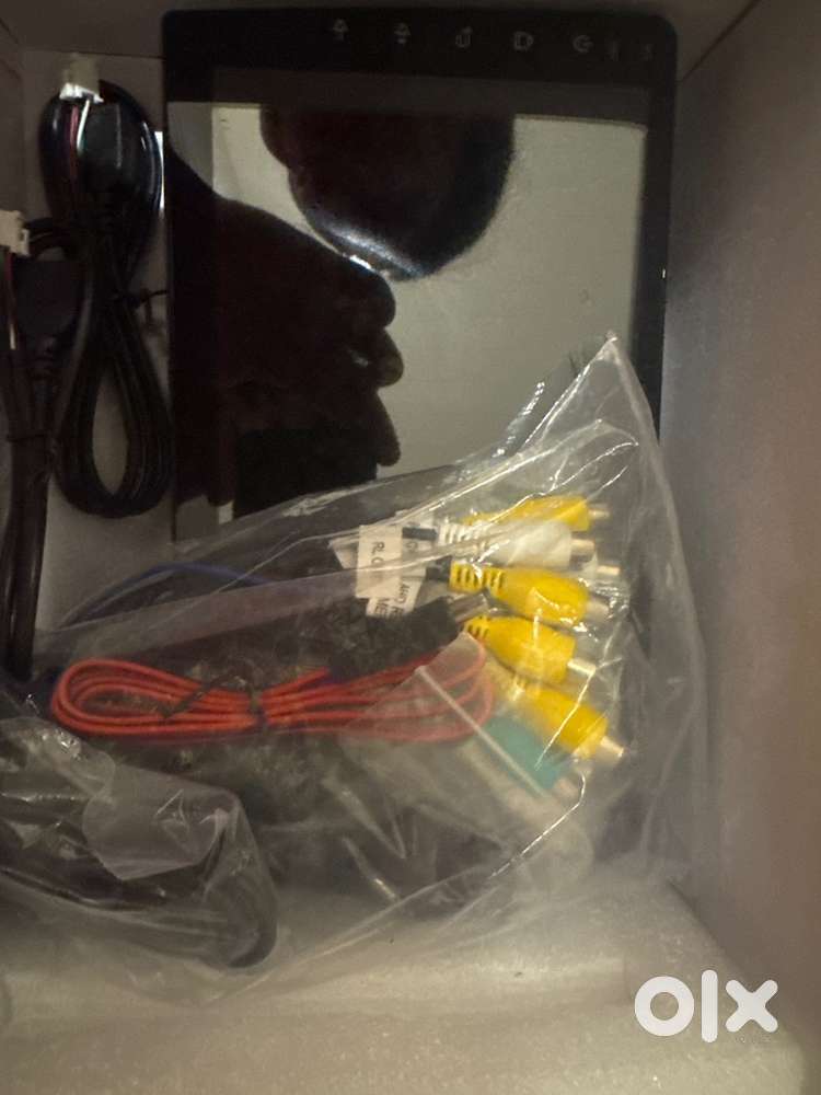 CAR ANDROID MUSIC SYSTEM 9 INCH WITH REVERSE CAMERA
