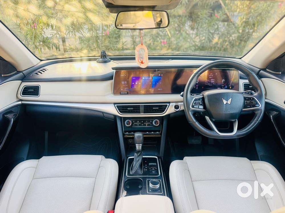 Mahindra Xuv700 2.2 Ax 7 Diesel At Luxury Pack Str Awd, 2022, Diesel