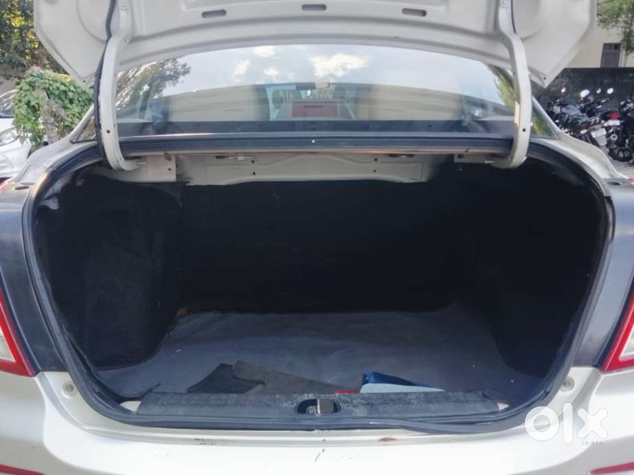 Maruti Suzuki Swift Dzire 1.2 Zxi Bsiv, 2011, Petrol