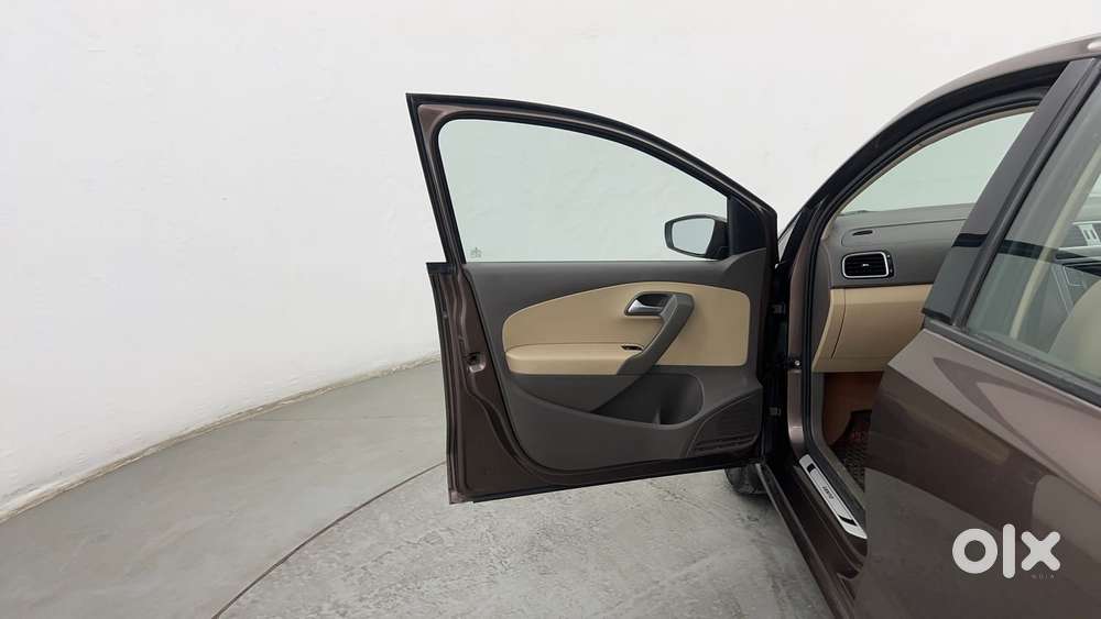 Volkswagen Vento 1.2 Tsi Highline At, 2016, Petrol