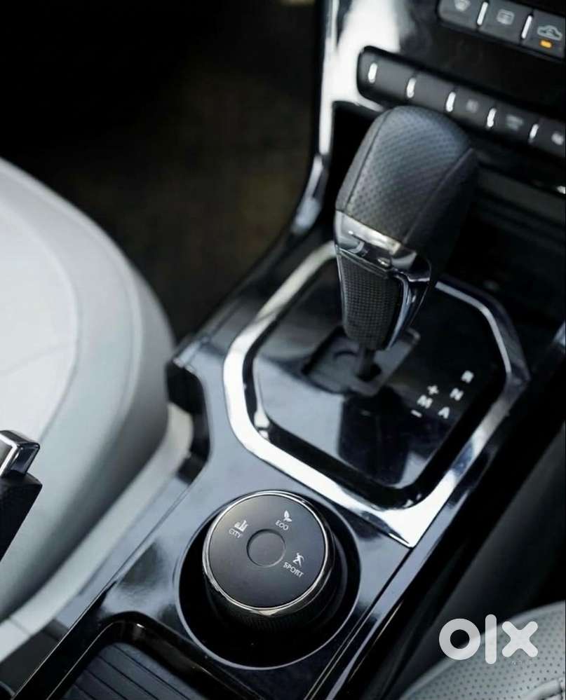 Tata Nexon Xza+ Petrol (automatic) With Sunroof &ndash; 2022 Model