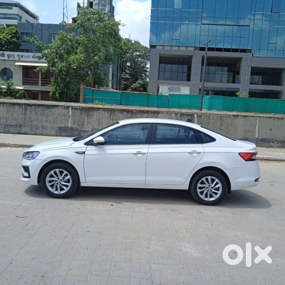 Skoda Slavia Ambition 1.0l Tsi At, 2022, Petrol