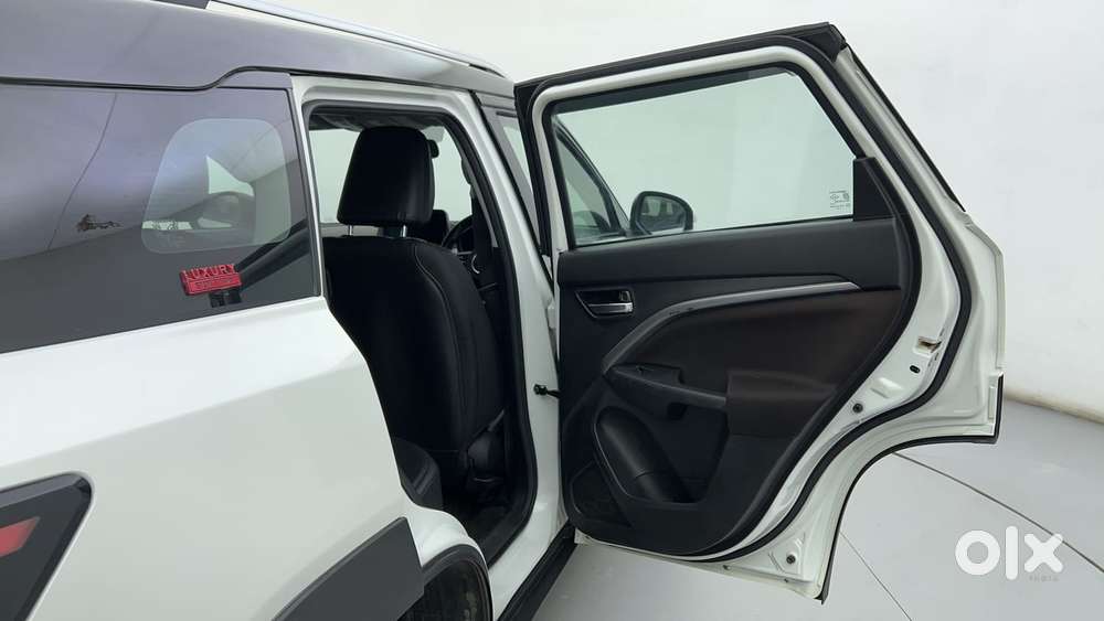 Maruti Suzuki Brezza 1.5 Zxi At Smart Hybrid Dual Tone, 2023, Petrol