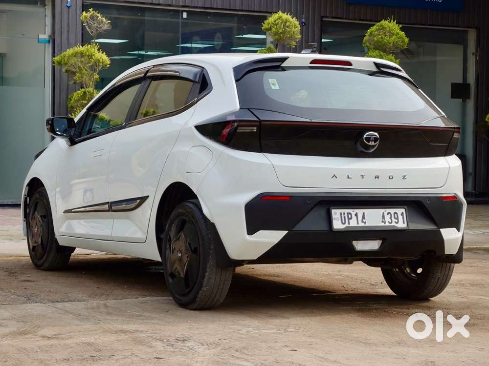 Tata Altroz, 2025, Petrol