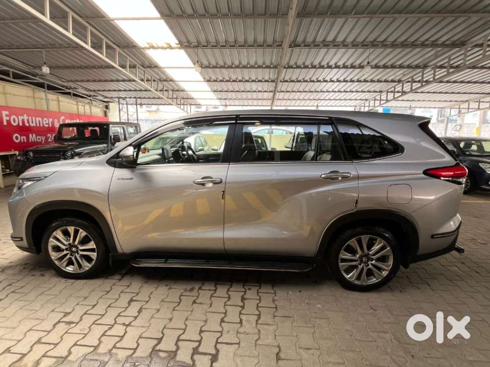 Toyota Innova Hycross 2.0 Zx Hybrid 7 Str, 2023, Petrol